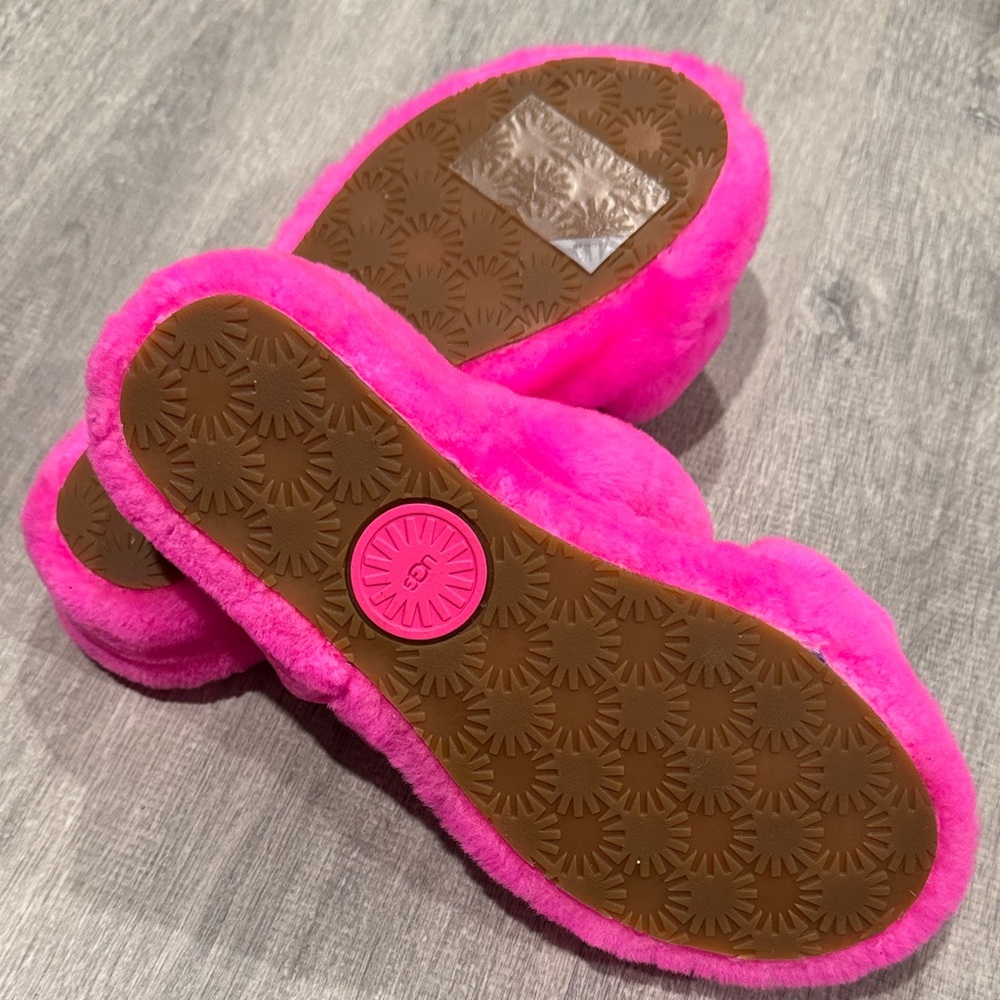 NWOT UGG Bright Pink Fluff Yeah Slides - Picture 3 of 4